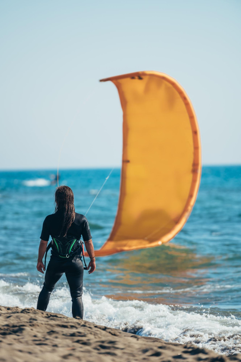 Idealne warunki pogodowe do kitesurfingu: Kompletny przewodnik